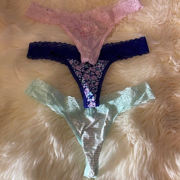 Betsey Johnson thongs NWOT - Picture 1 of 3